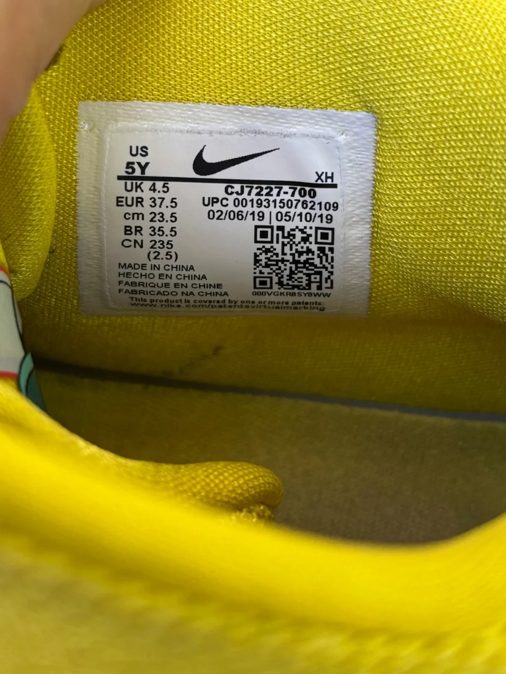 Nike Kyrie 5 x SpongeBob SquarePants GS Size 5Y Basketball Shoes Deadstock